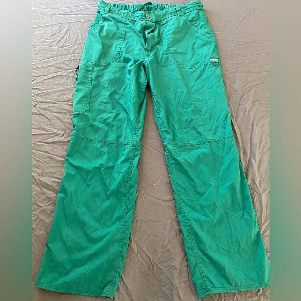 Men’s size large Cherokee Workwear Green scrubs